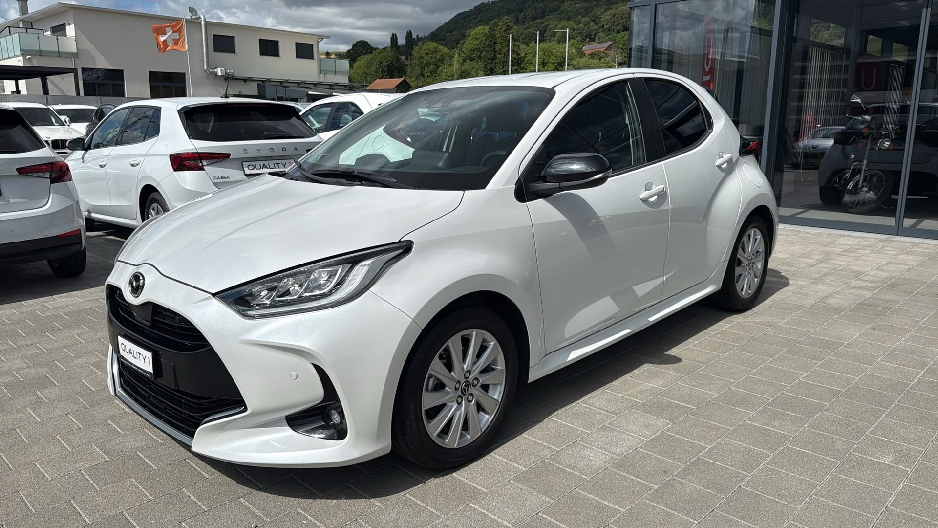 MAZDA 2 Hybrid Select-showroom-element-1