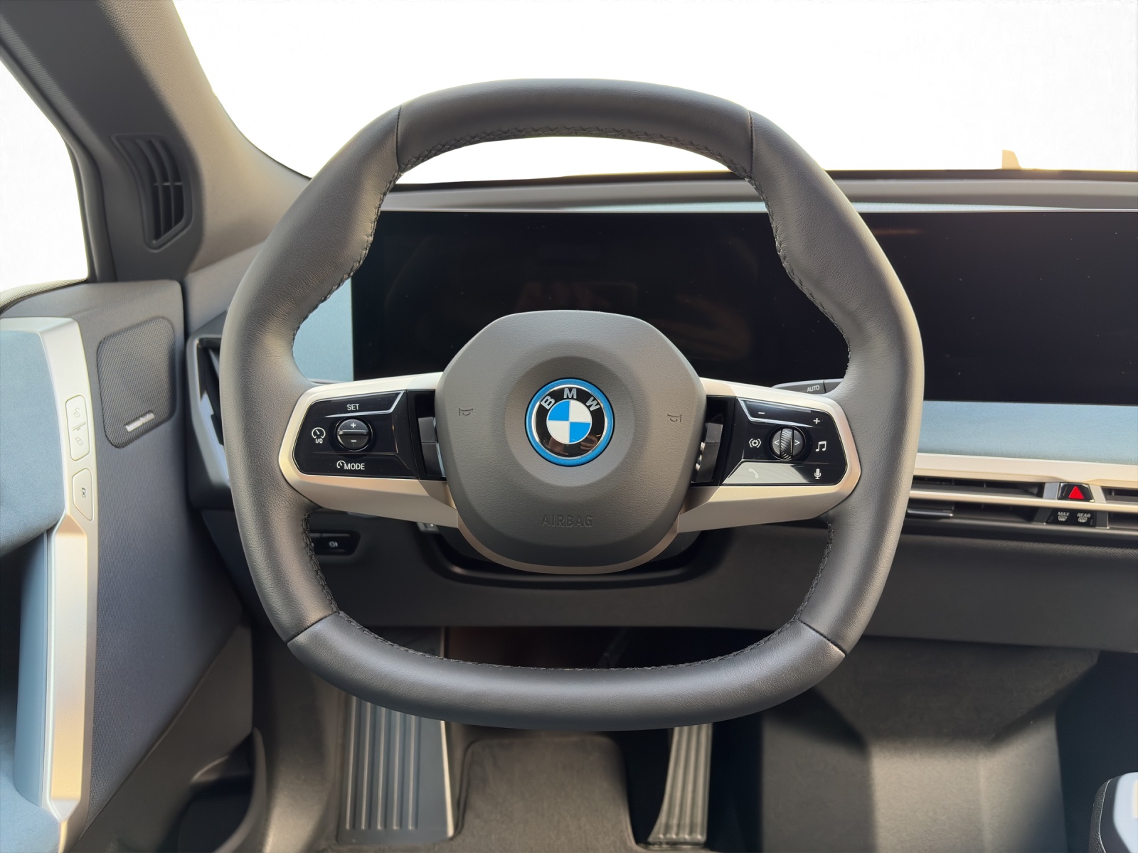 BMW iX xDrive40-image-9