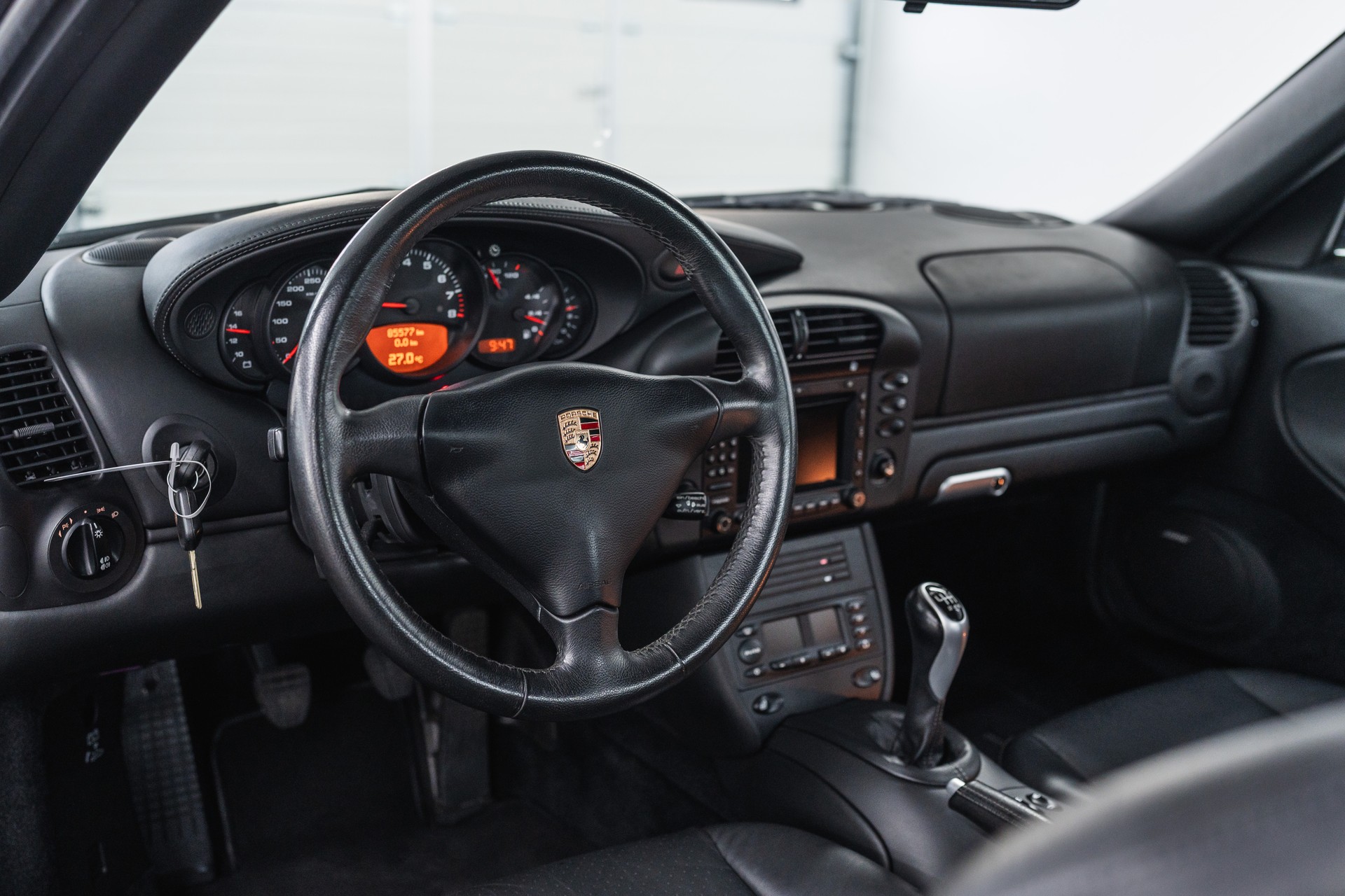 PORSCHE 911 Carrera 4S Manual + sport seats-image-9