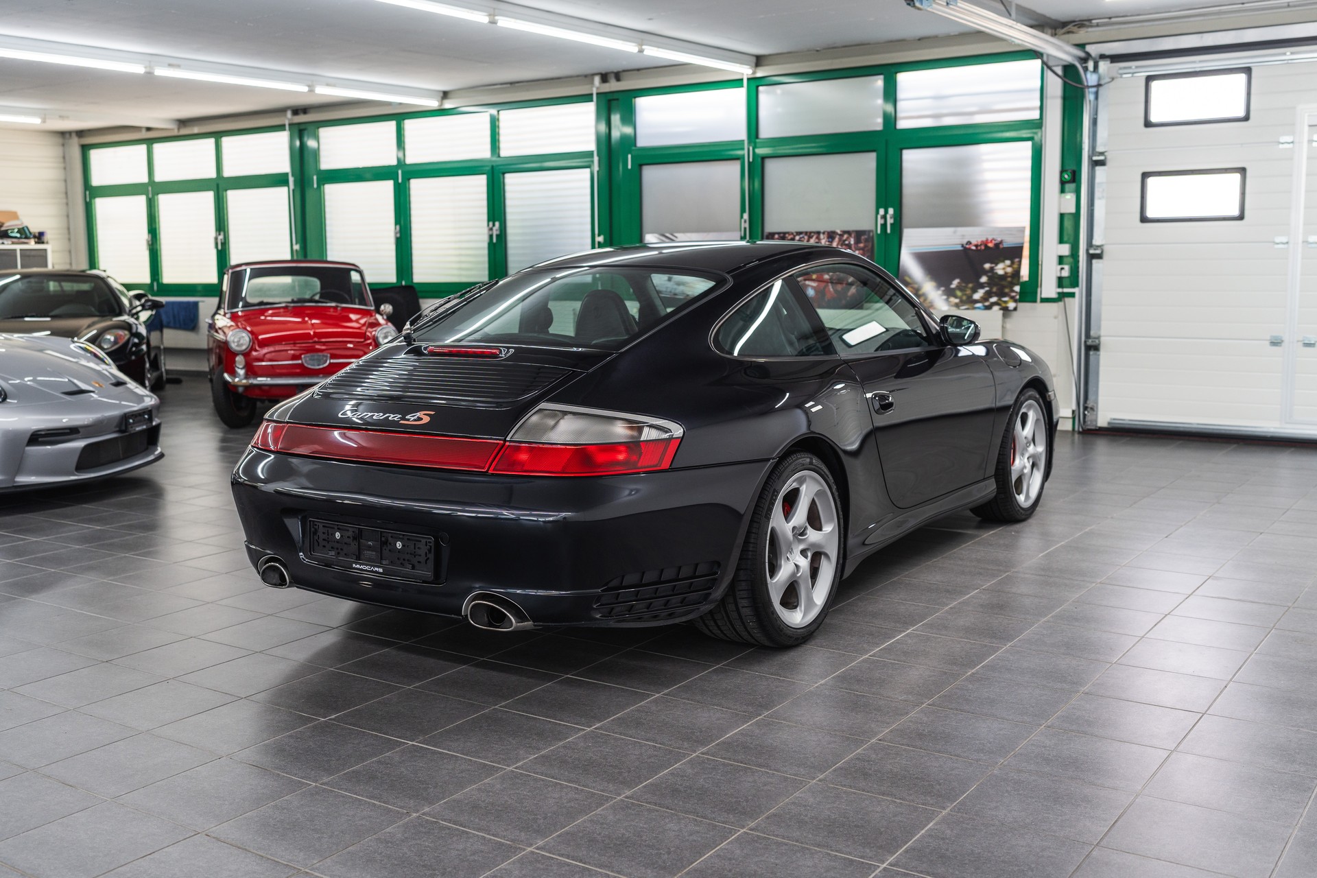 PORSCHE 911 Carrera 4S Manual + sport seats-image-4