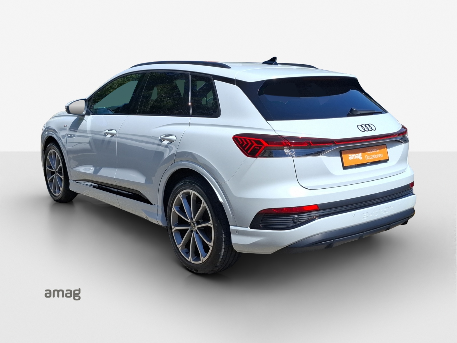 AUDI Q4 e-tron 45 quattro-showroom-element-2