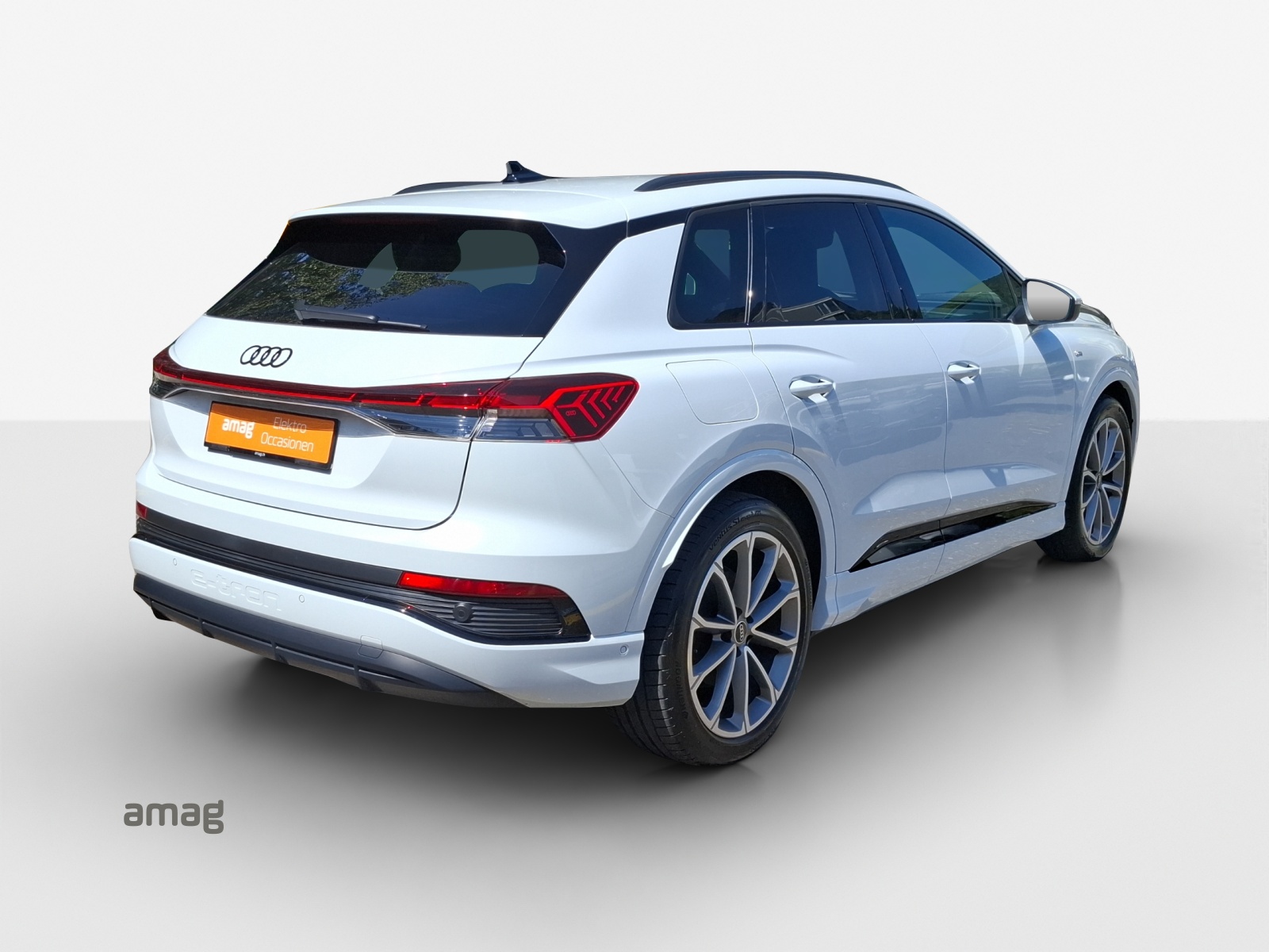 AUDI Q4 e-tron 45 quattro-image-4