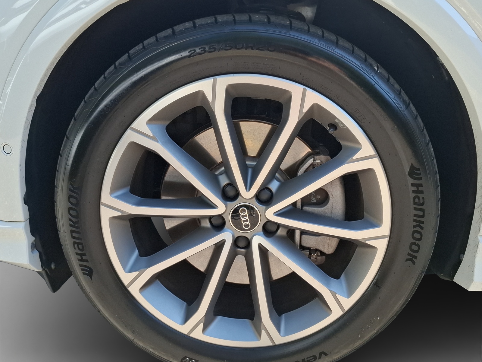 AUDI Q4 e-tron 45 quattro-image-14