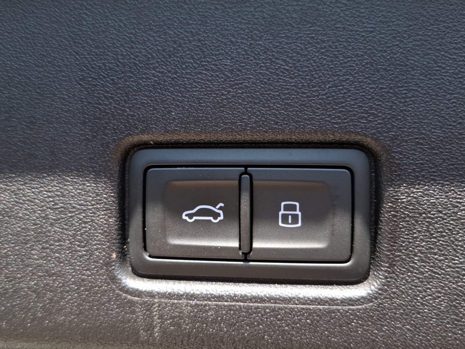 AUDI Q4 e-tron 45 quattro-image-13