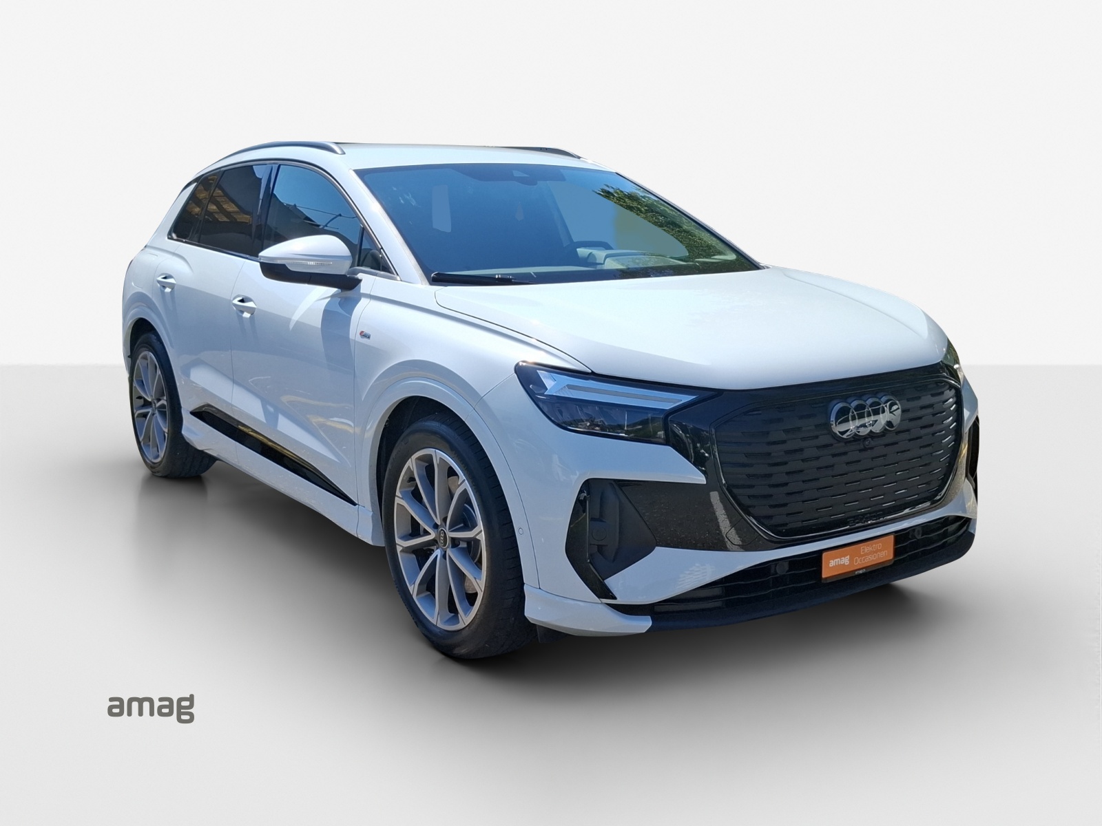 AUDI Q4 e-tron 45 quattro-image-5