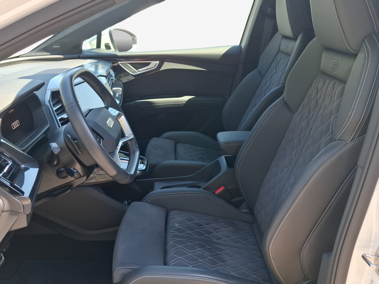AUDI Q4 e-tron 45 quattro-image-7
