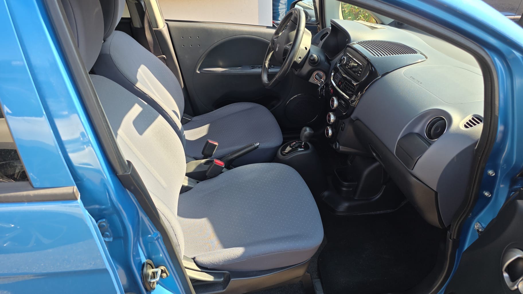 PEUGEOT iON Access-image-3