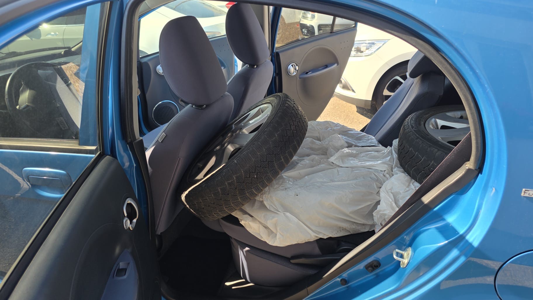 PEUGEOT iON Access-image-7