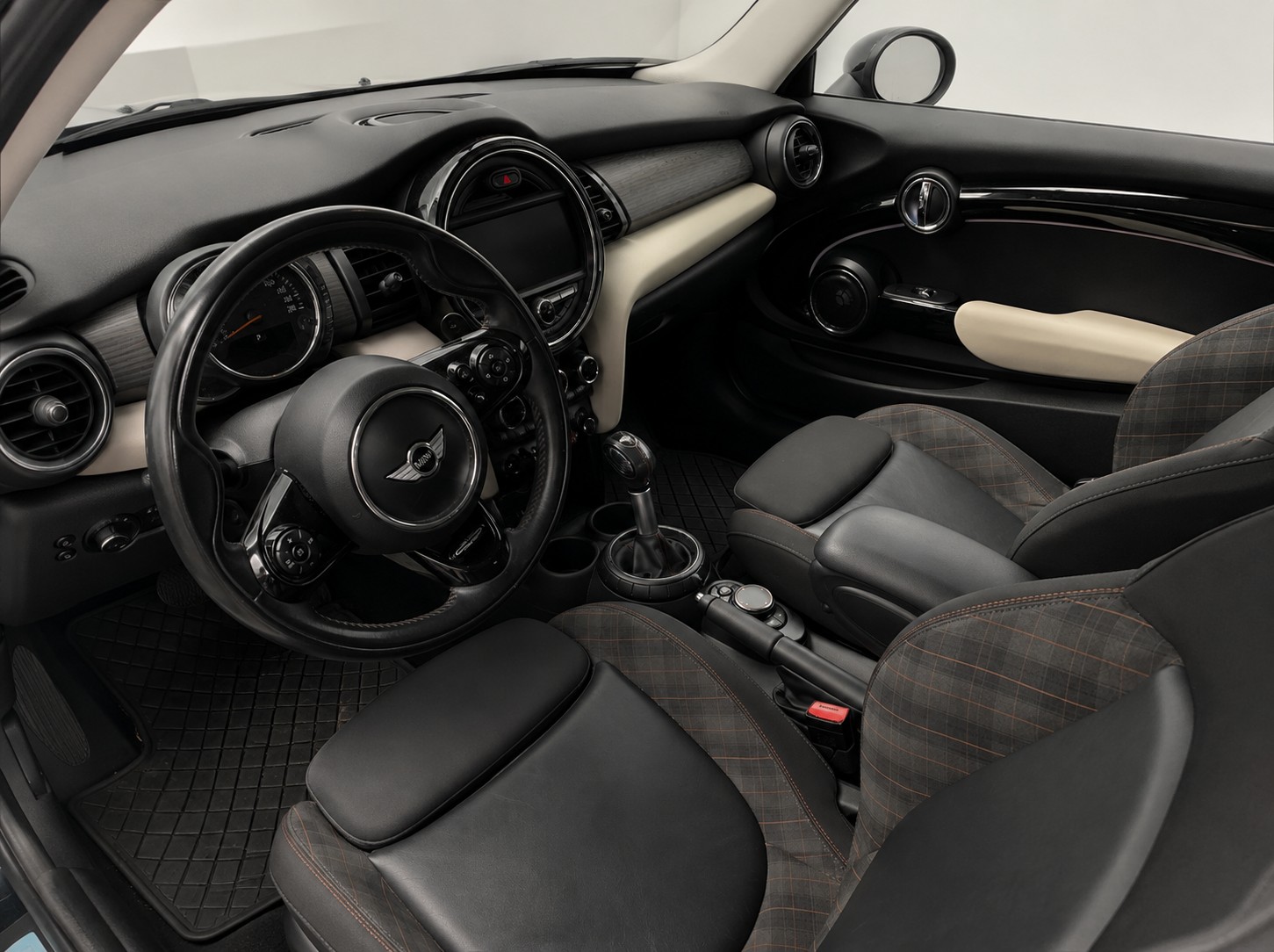MINI Cooper S Steptronic-showroom-element-3