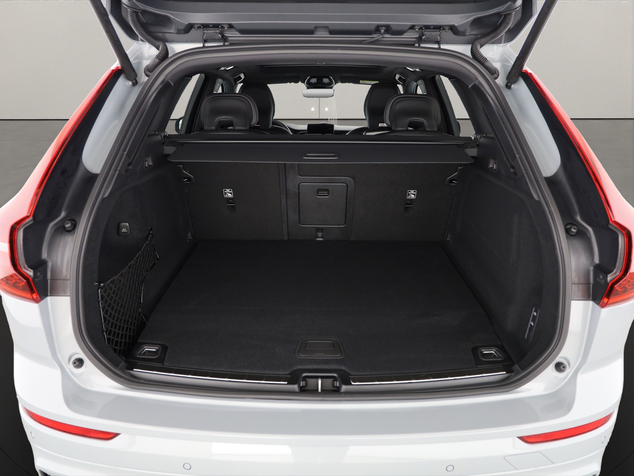 VOLVO XC60 2.0 T6 TE Black Edition eAWD-showroom-element-3
