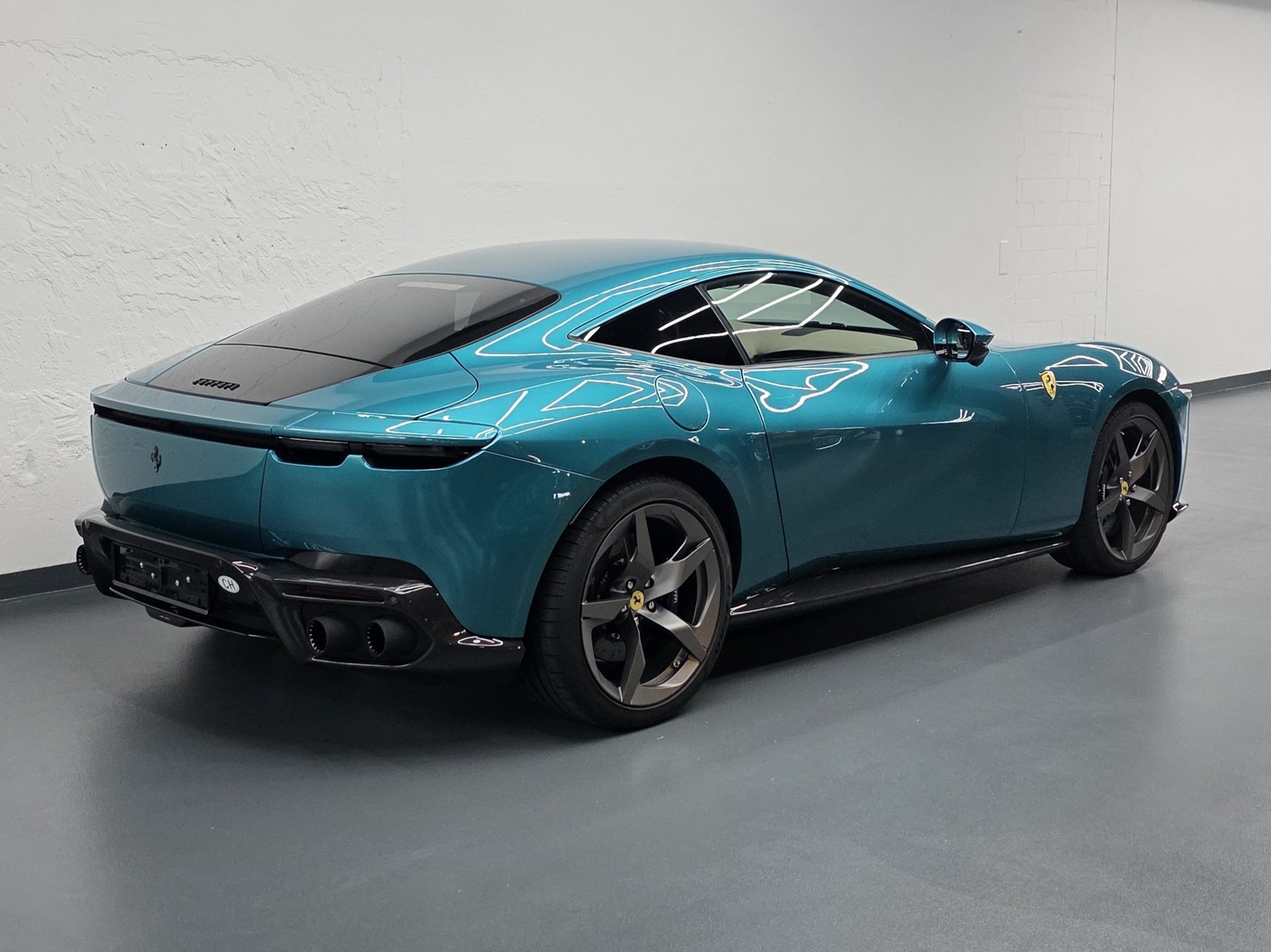 FERRARI Amalfi 3.9 Biturbo-showroom-element-2