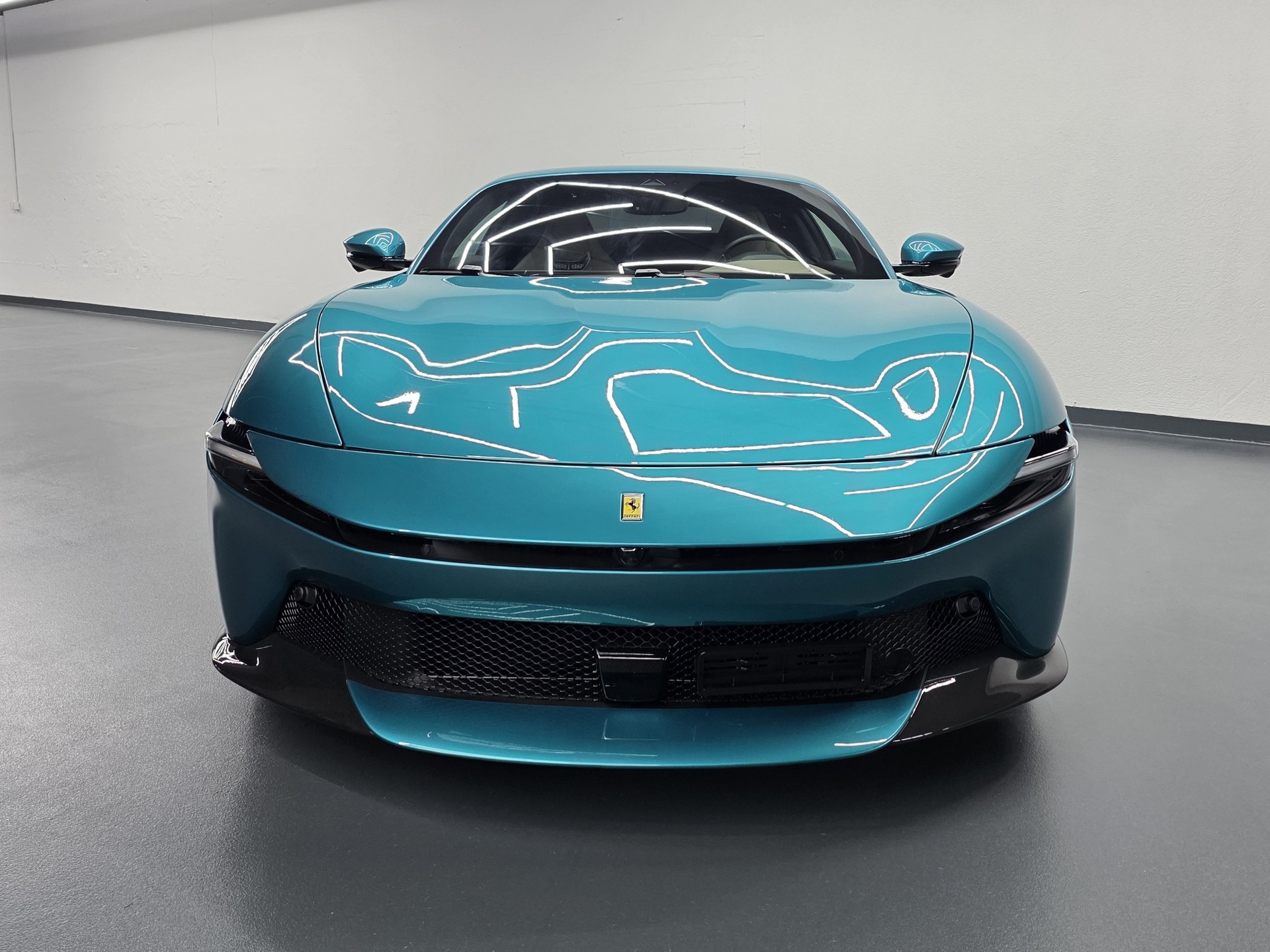 FERRARI Amalfi 3.9 Biturbo-showroom-element-3