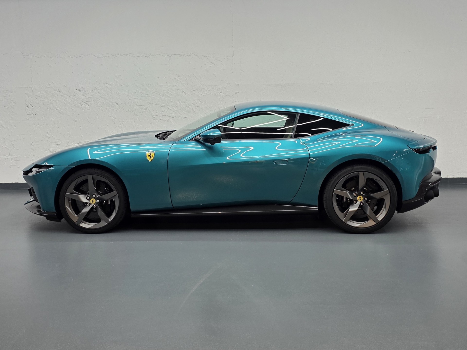 FERRARI Amalfi 3.9 Biturbo-image-4