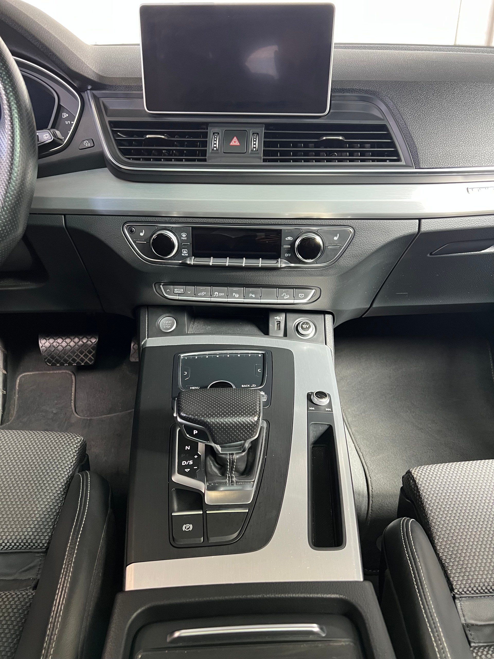 AUDI Q5 50 TFSI e quattro-image-5