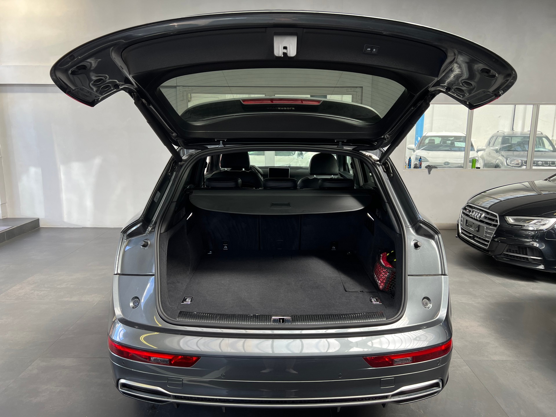 AUDI Q5 50 TFSI e quattro-image-12