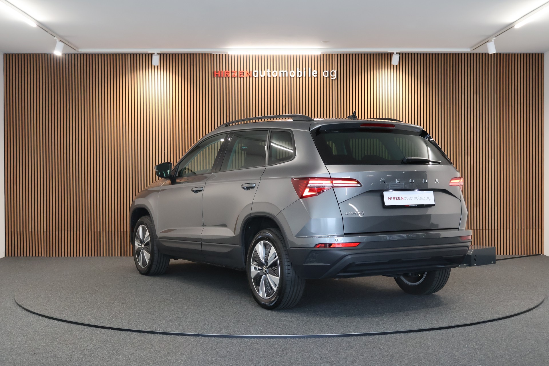 SKODA Karoq 1.5 TSI Ambition DSG-showroom-element-2