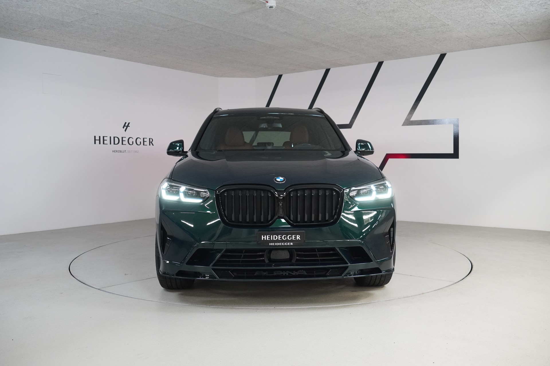 BMW-ALPINA XD3 Switch-Tronic-showroom-element-1