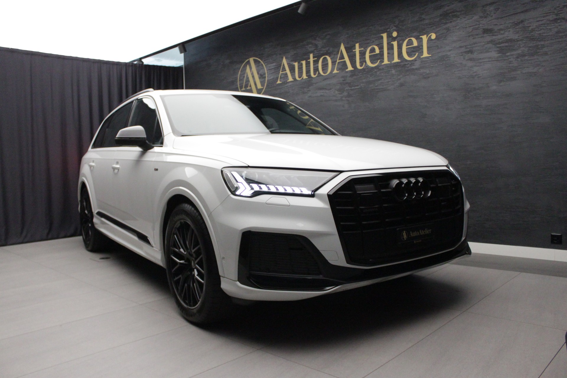 AUDI Q7 45 TDI quattro S Line tiptronic-showroom-element-1