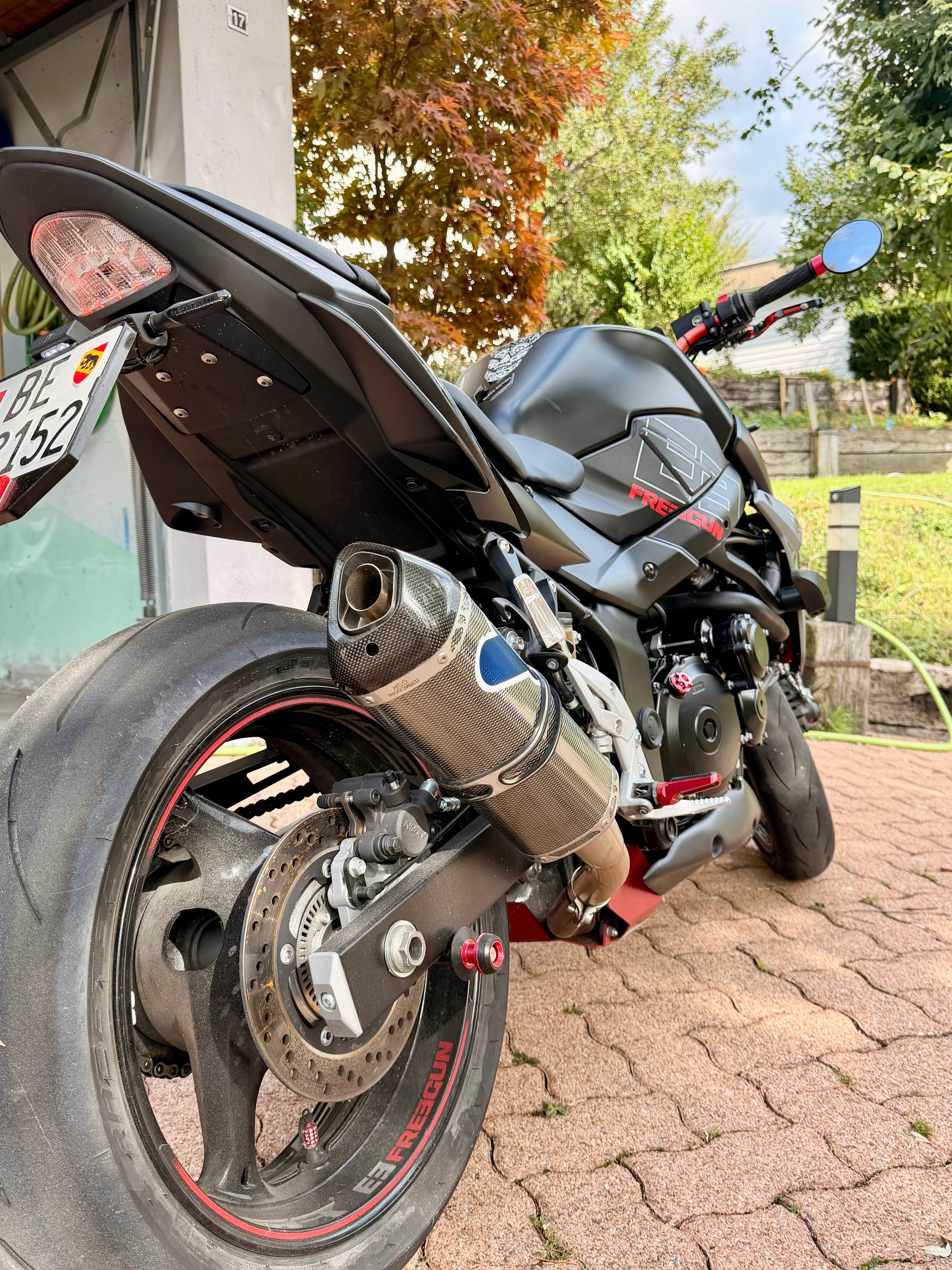 SUZUKI GSR 750 ABS Freegun-image-2