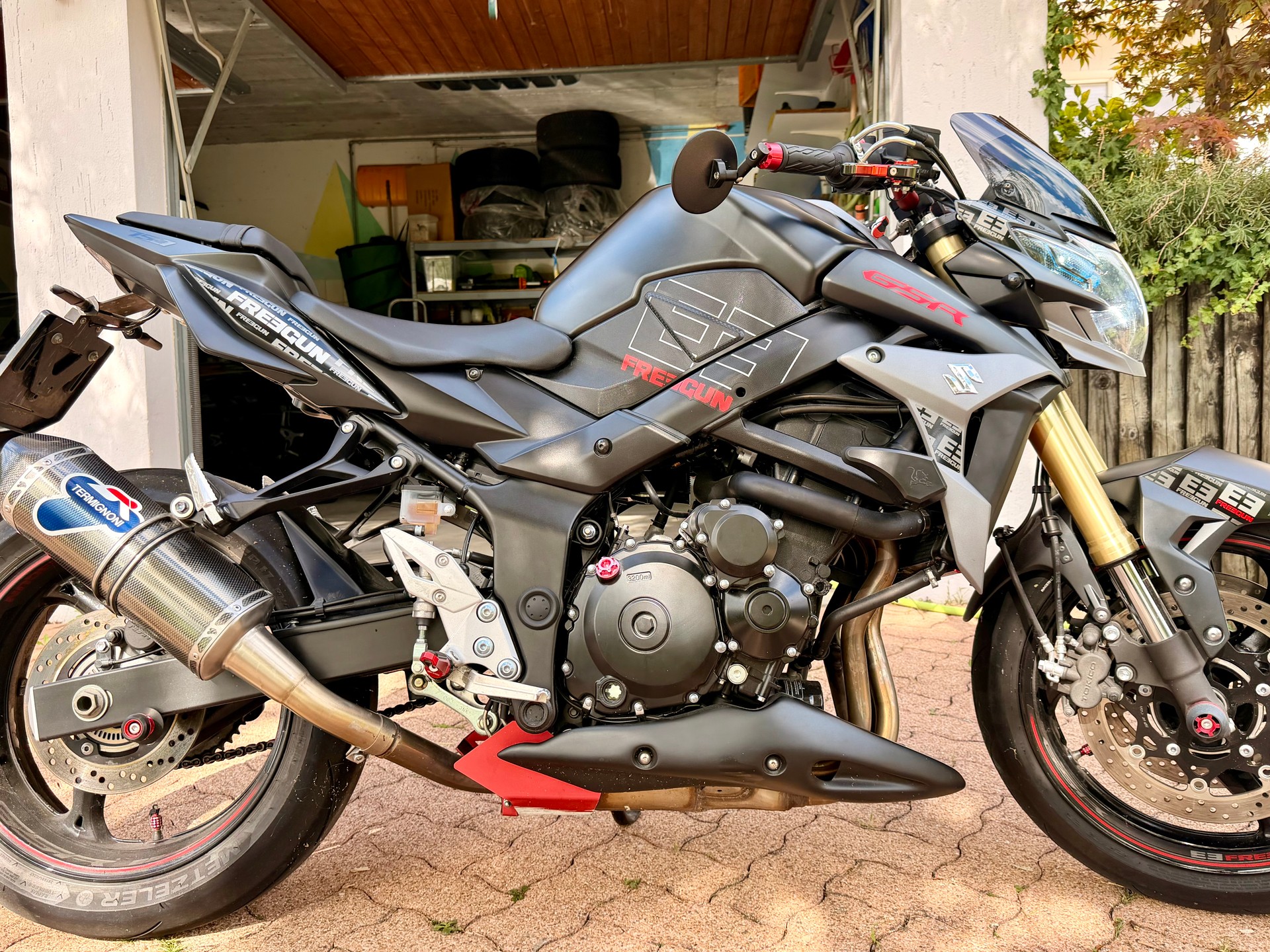 SUZUKI GSR 750 ABS Freegun-image-0