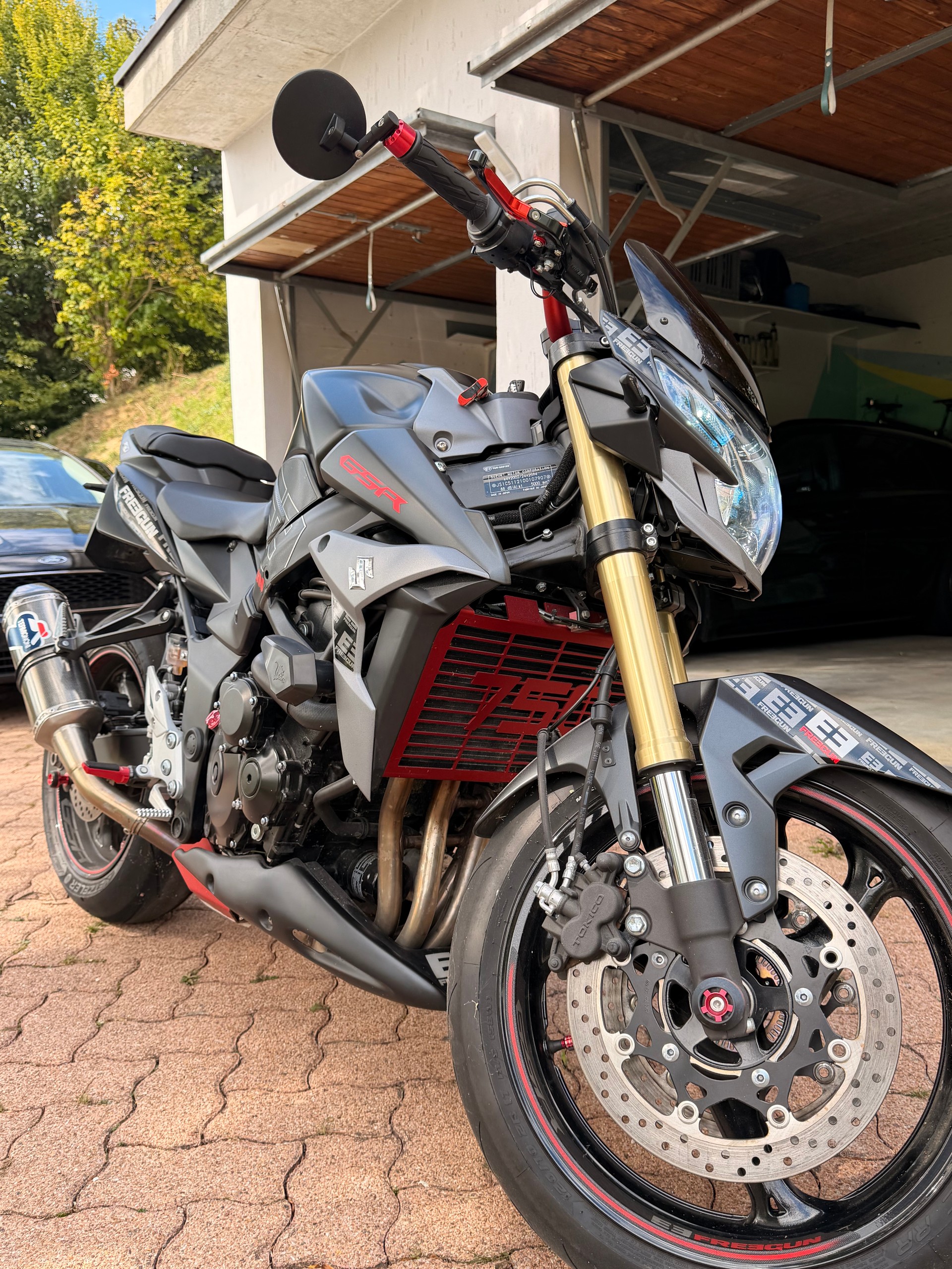 SUZUKI GSR 750 ABS Freegun-image-3