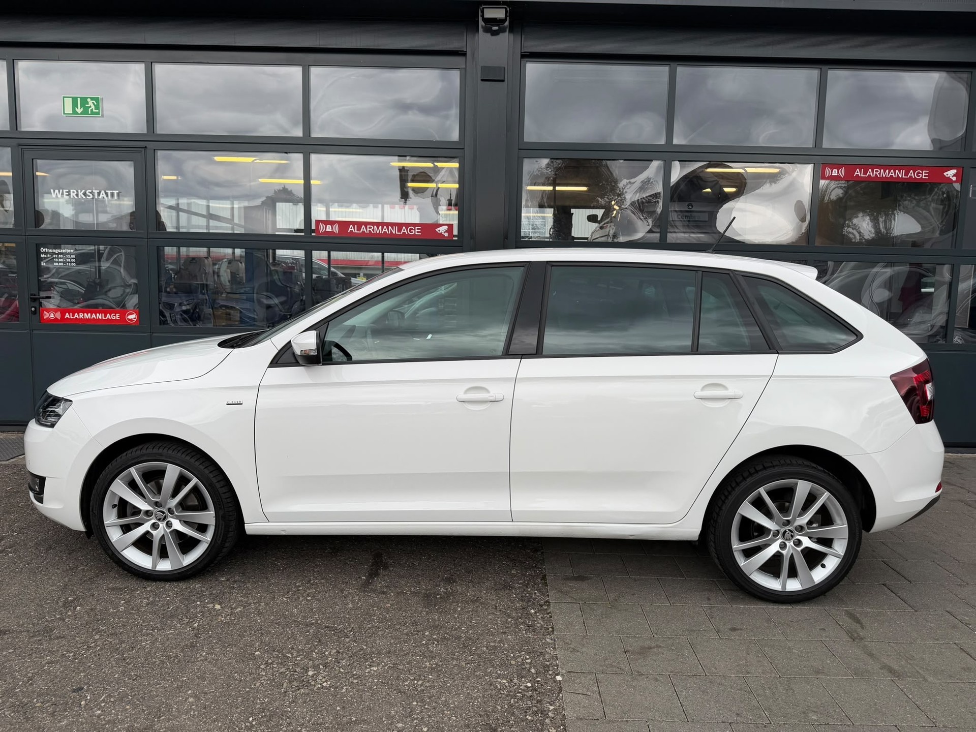 SKODA Rapid Spaceback 1.0 TSI Ambition DSG-showroom-element-2