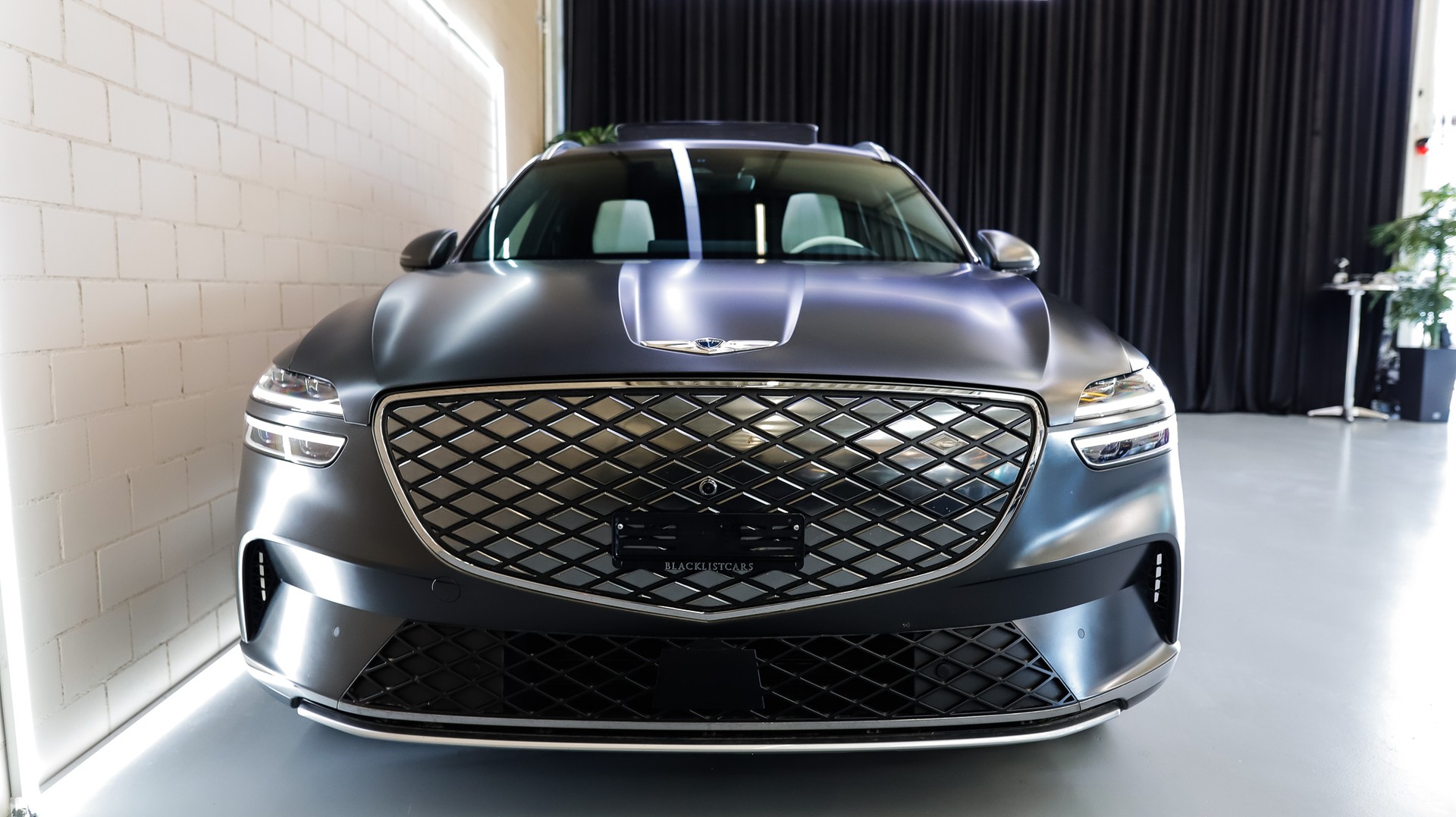 GENESIS GV70 Electrified Sport kWh 77,4 AWD *Makalu Gray (Matt)*-showroom-element-2