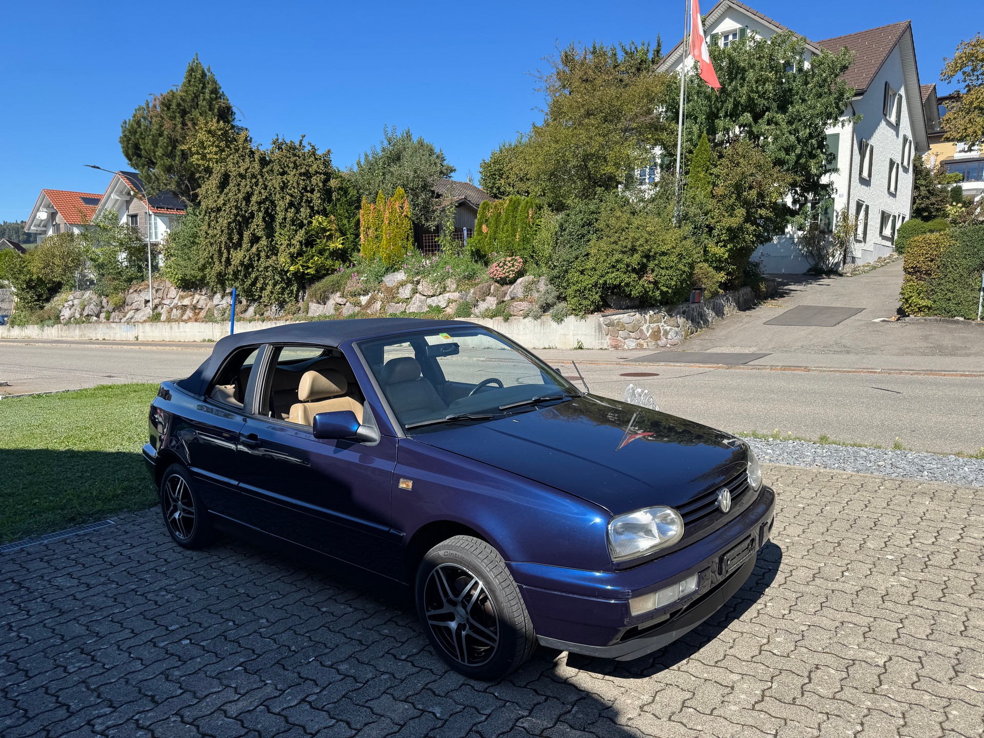VW Golf Cabriolet 2000 Swiss Classic