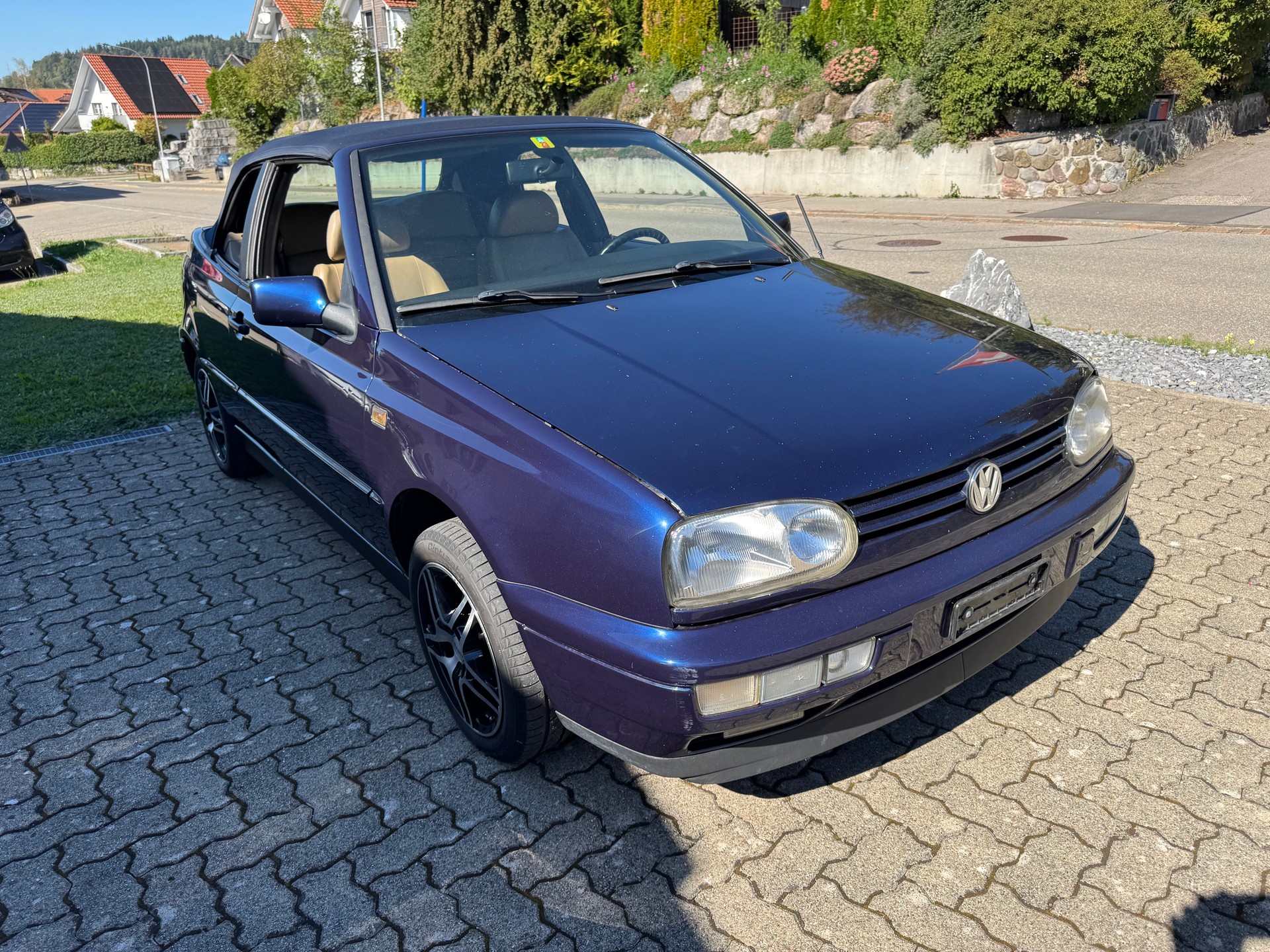 VW Golf Cabriolet 2000 Swiss Classic-showroom-element-1
