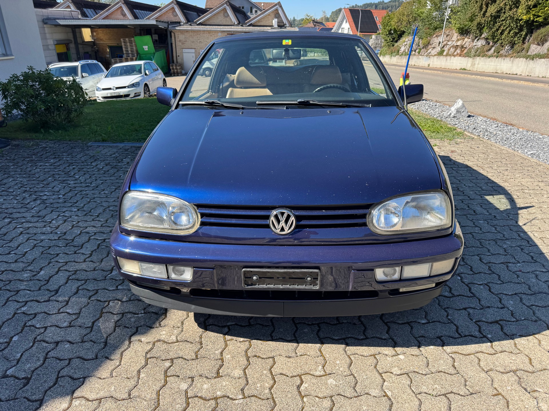 VW Golf Cabriolet 2000 Swiss Classic-showroom-element-2