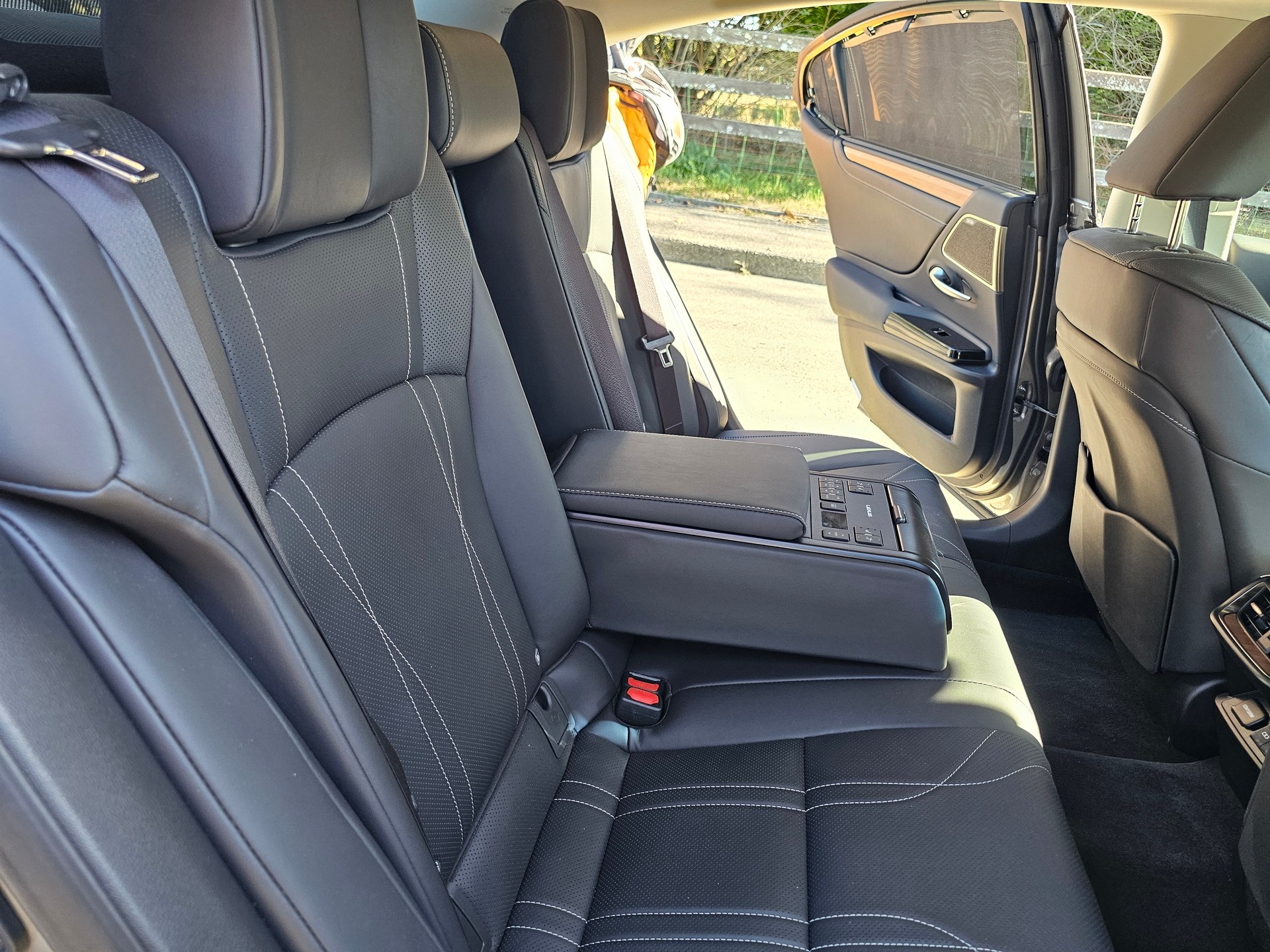 LEXUS 300h Excellence-image-4