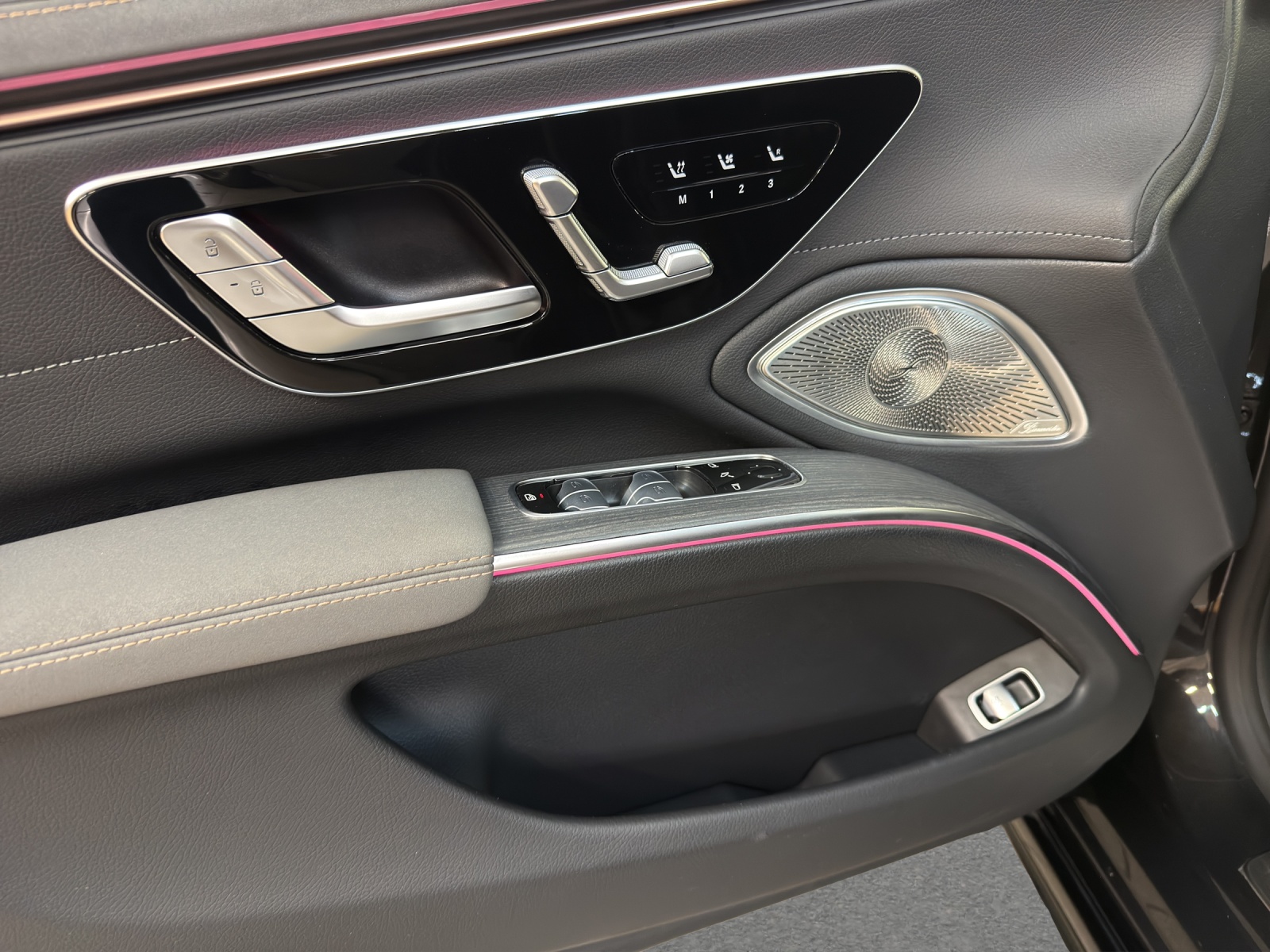 MERCEDES-BENZ EQS 450 4M - AMG / DISTRONIC / 360 Grad Kamera / Head-Up Display-image-12