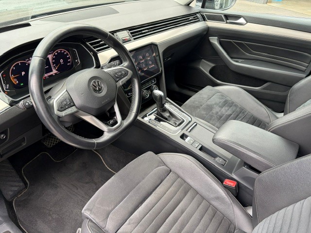 VW Passat Variant 2.0 TDI 240 Elegance DSG 4m-image-7