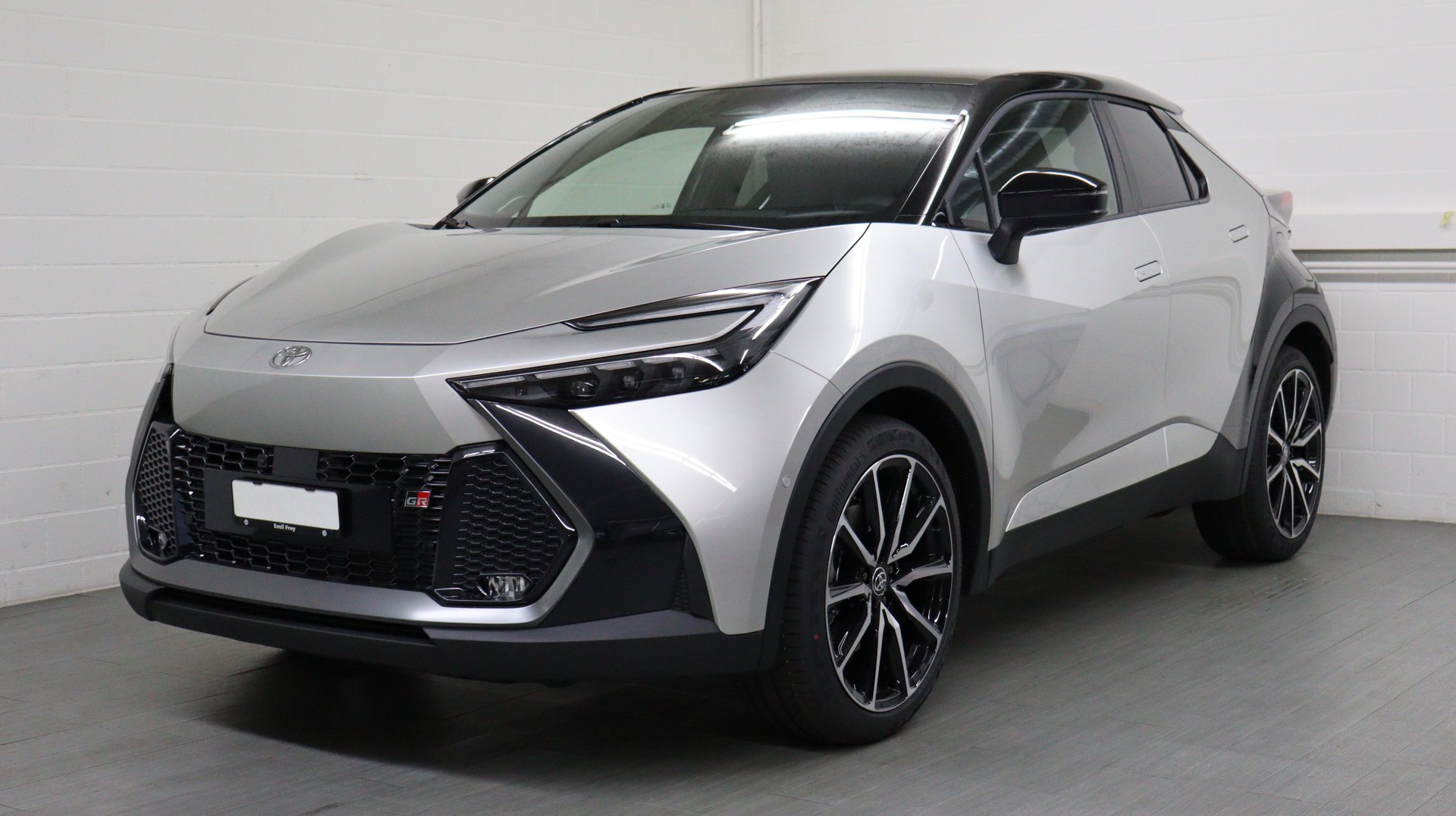 TOYOTA C-HR 2.0 PHEV GR Sport Premiere-showroom-element-1