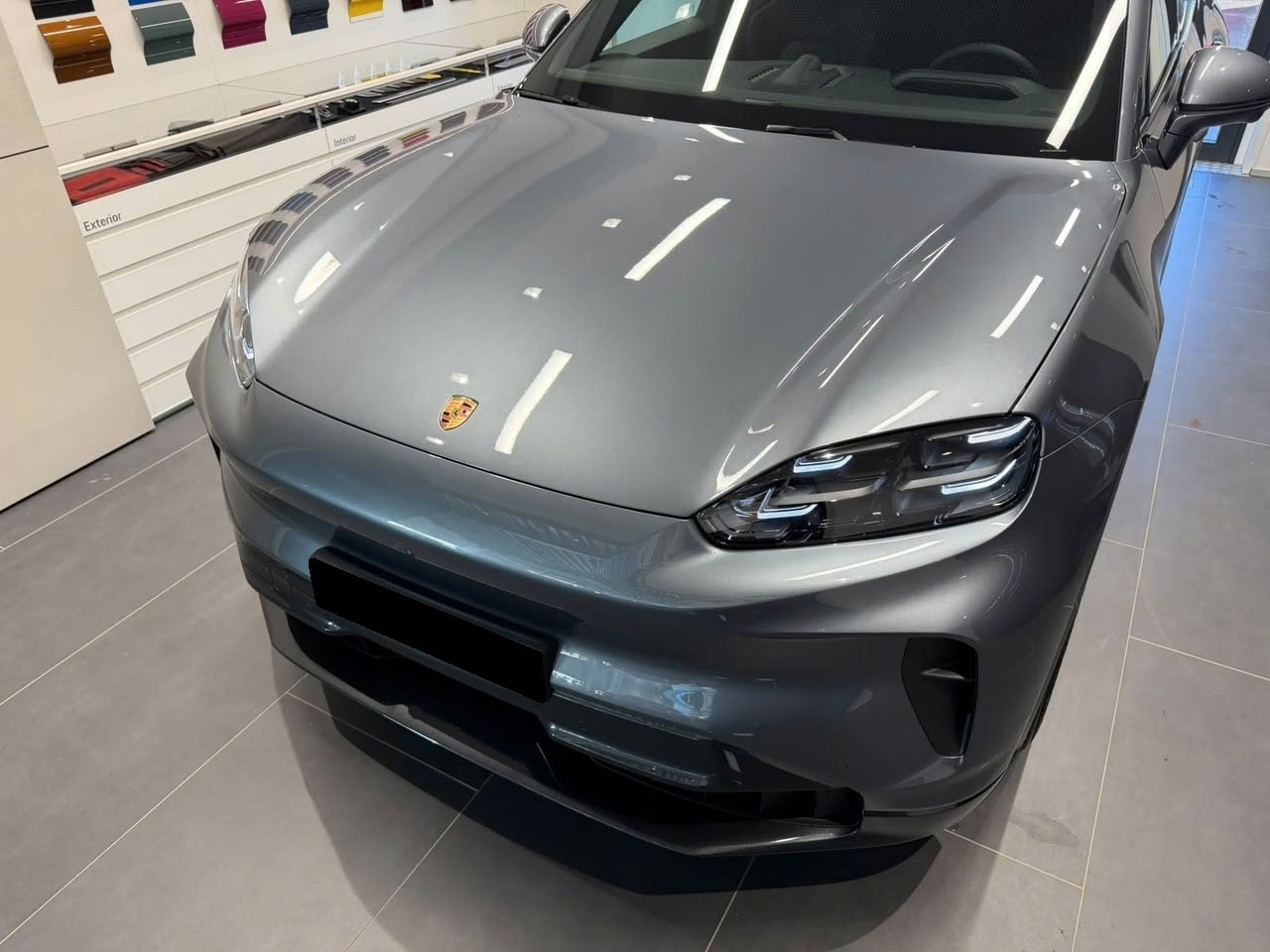 PORSCHE Cayenne Coupe Electric 113 kWh-showroom-element-2
