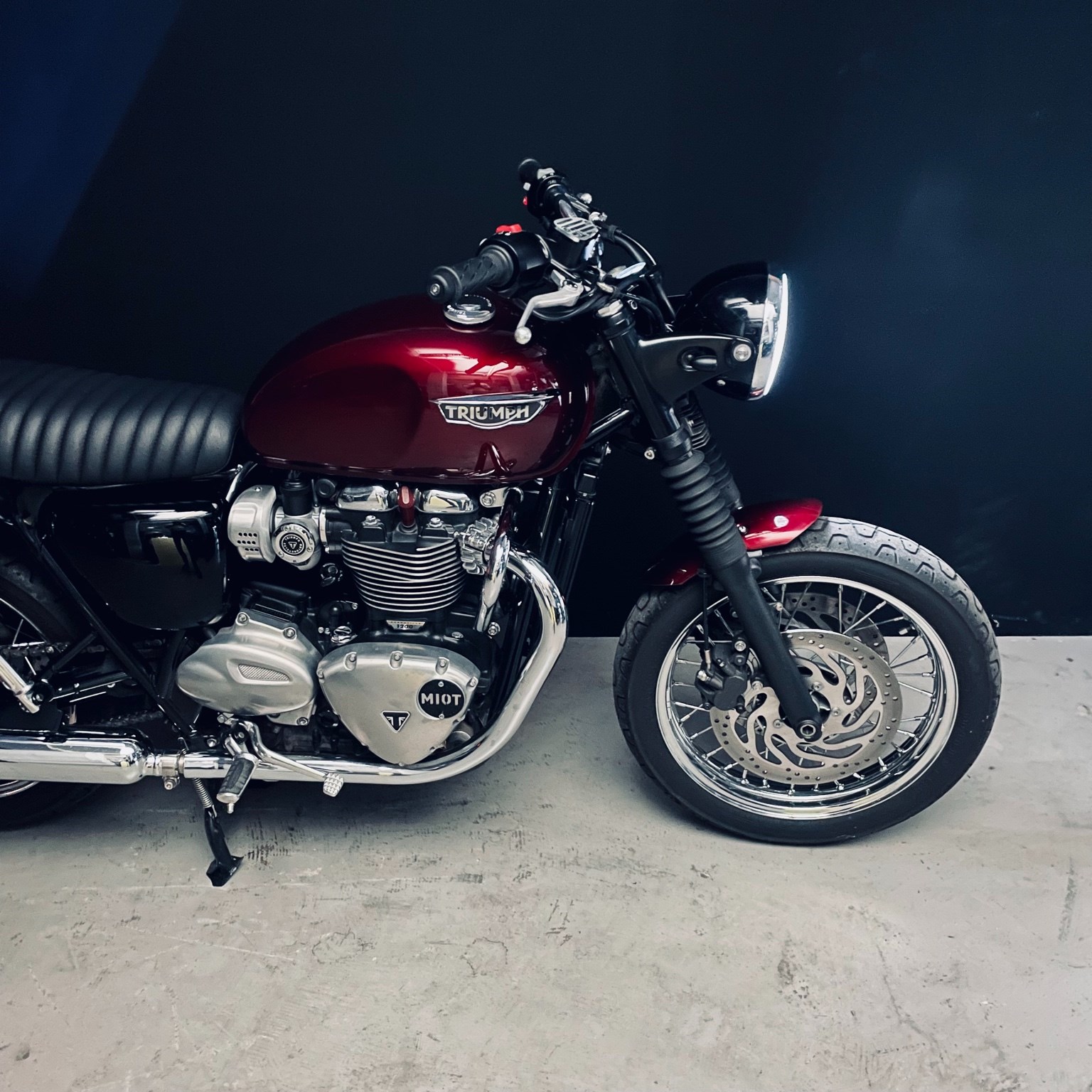 TRIUMPH Bonneville T120 ABS-image-2