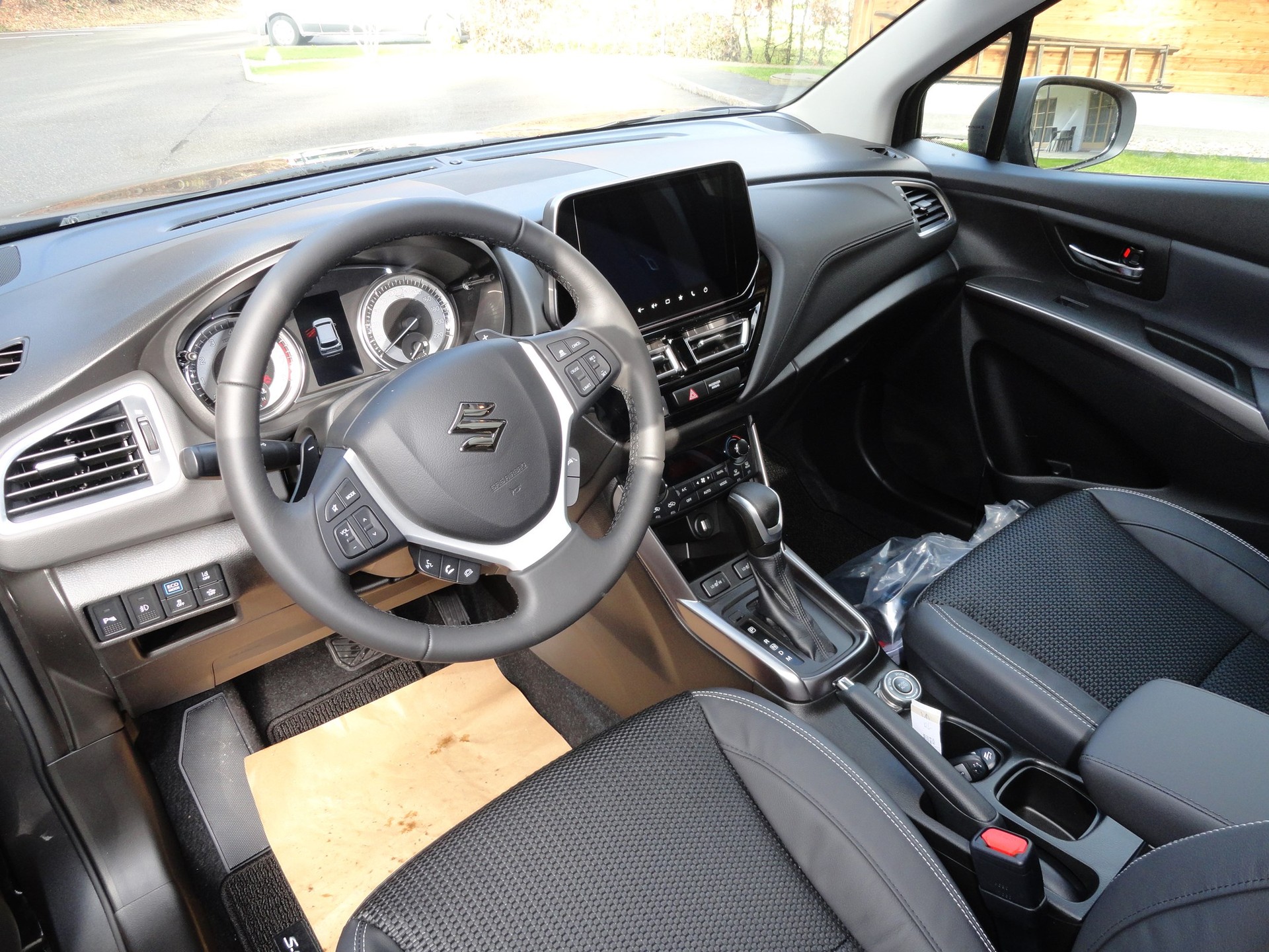 SUZUKI S-Cross 1.5 Compact Top Hybrid-image-5