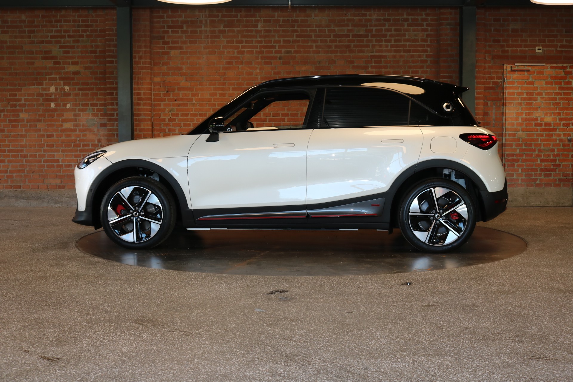 SMART #1 66 kWh Brabus AWD, 428 PS, Aktions-Leasing 0% oder Cash-Prämie CHF 4'000.-, in 2-3 Wochen verfügbar-image-2