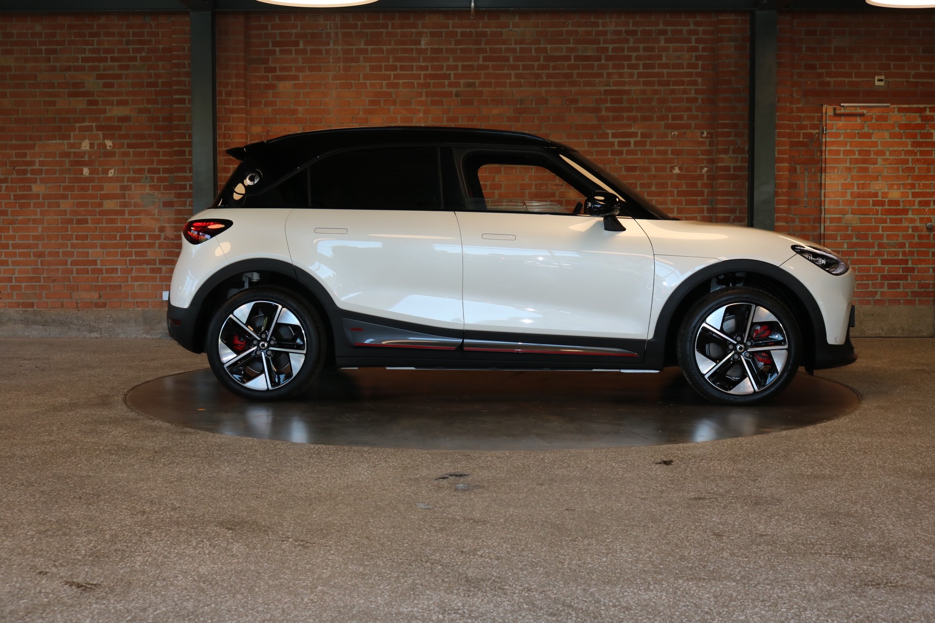 SMART #1 66 kWh Brabus AWD, 428 PS, Aktions-Leasing 0% oder Cash-Prämie CHF 4'000.-, in 2-3 Wochen verfügbar-image-8