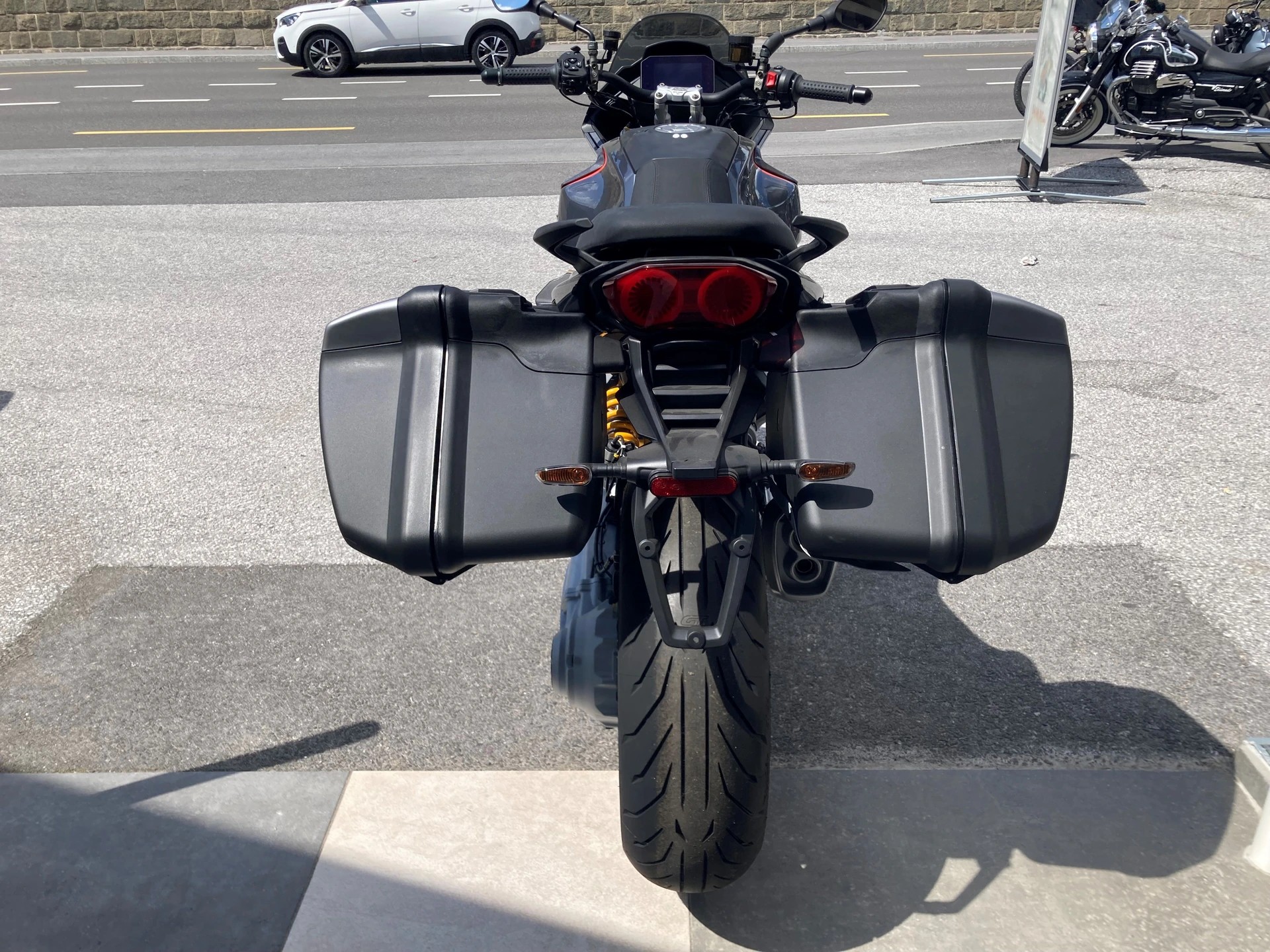 MOTO GUZZI V100 Mandello S-image-1