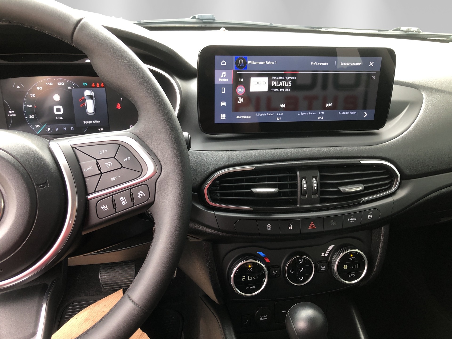 FIAT Tipo 1.5 Hybrid Station Wagon Swiss Edition Cross-image-11