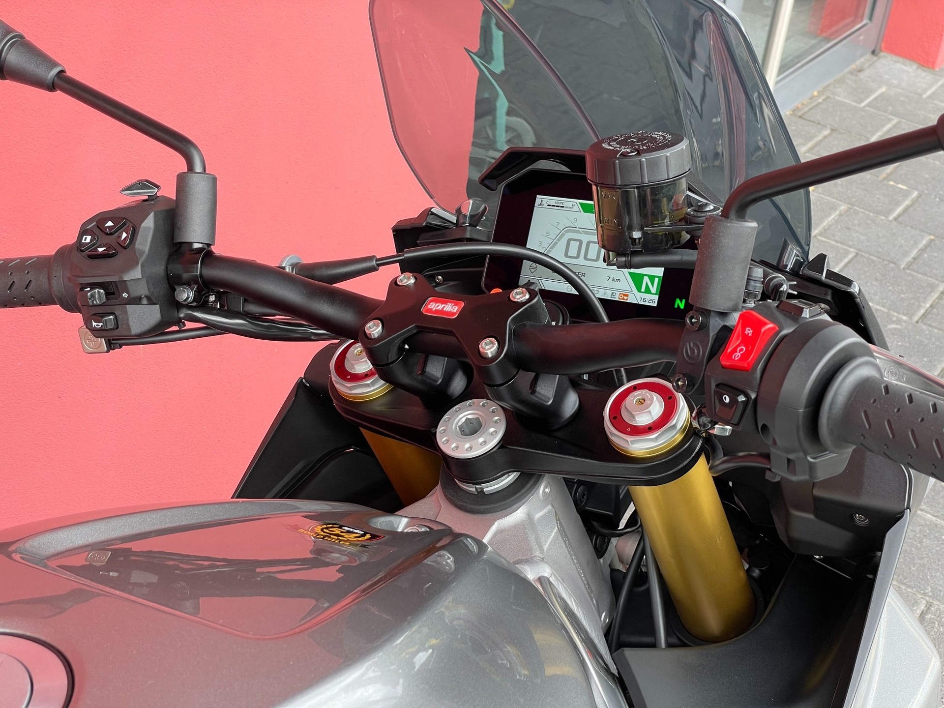 APRILIA Tuono V4 1100-image-8