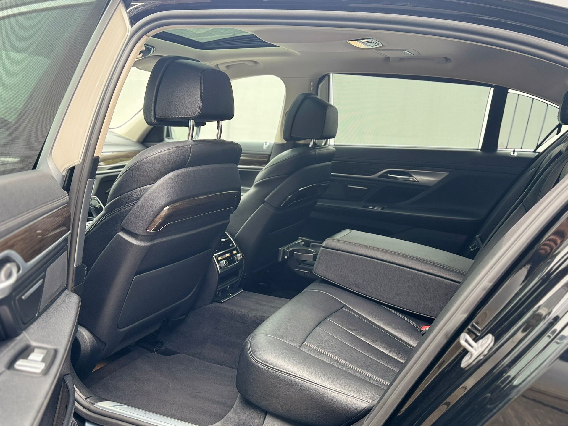 BMW 730Ld xDrive Steptronic-image-7