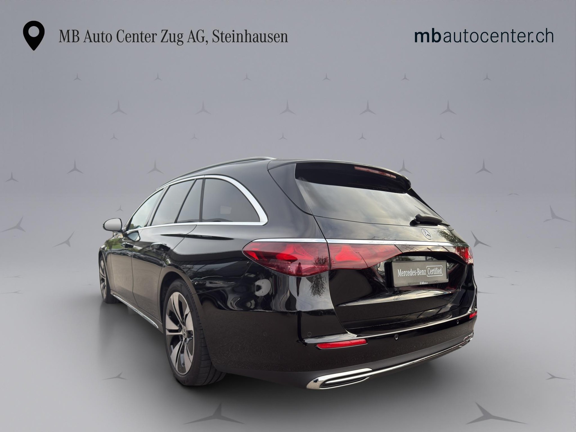 MERCEDES-BENZ E 220 d Exclusive 4matic Kombi-showroom-element-3