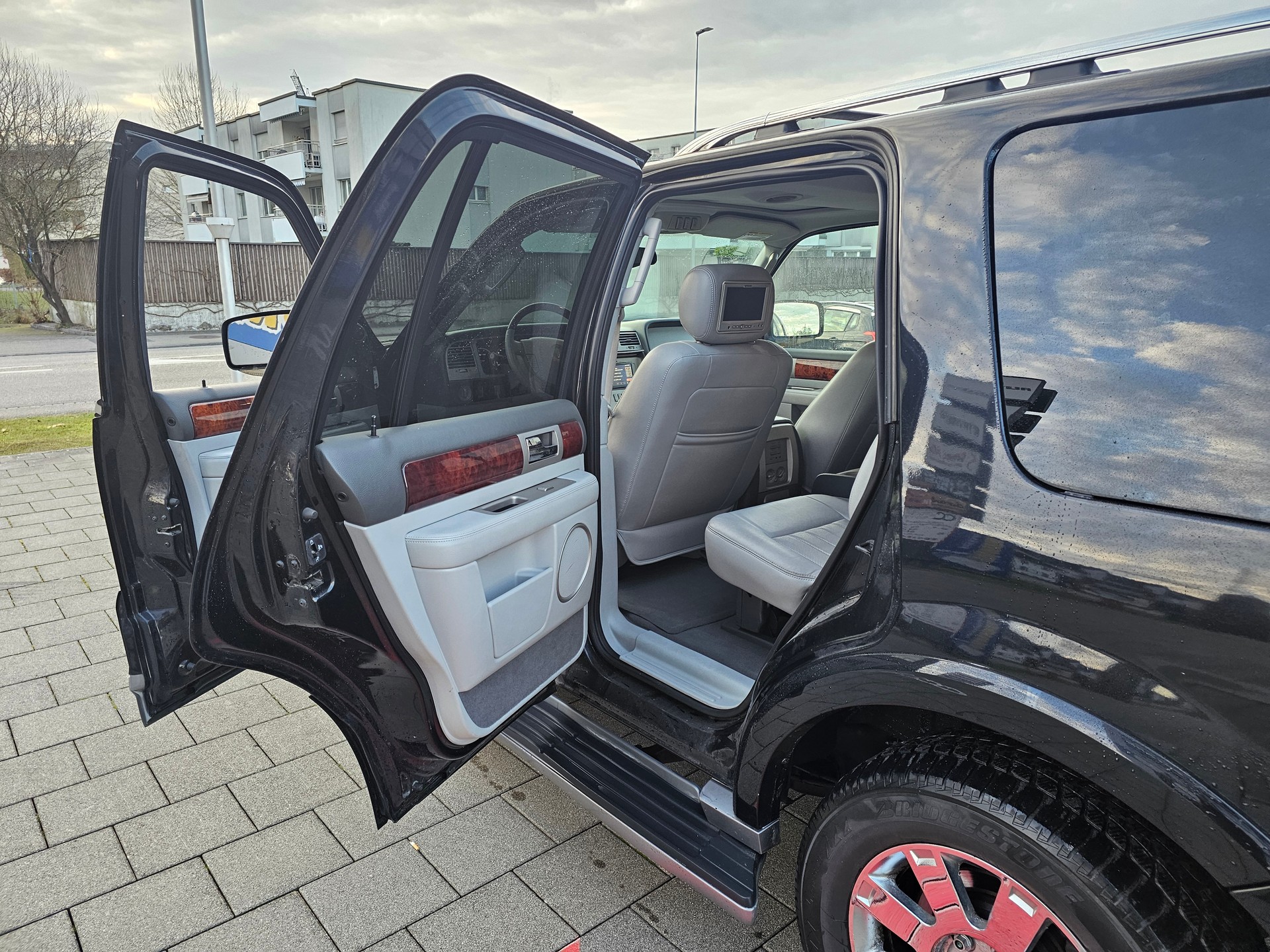 LINCOLN Navigator-image-9