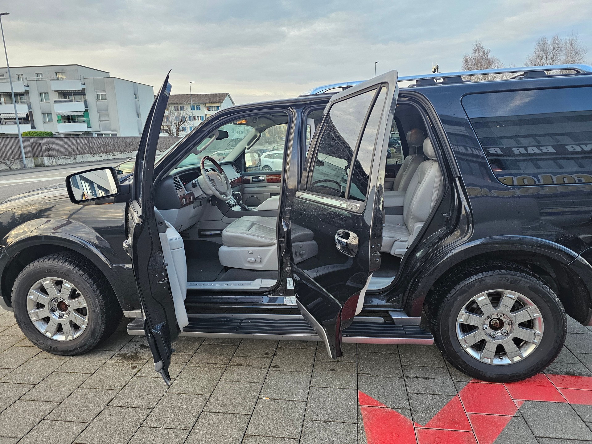 LINCOLN Navigator-image-8