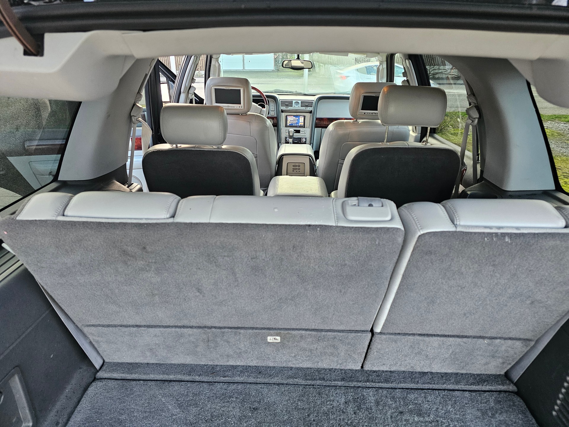 LINCOLN Navigator-image-12