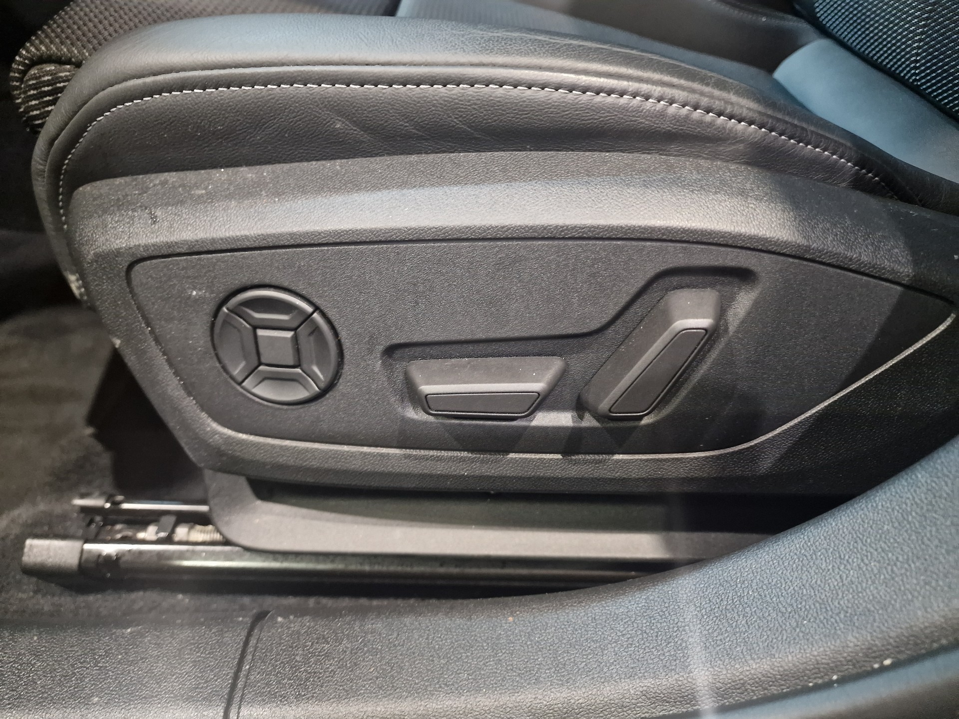 AUDI A3 Sportback 40 TFSI e S line S-tronic-image-10