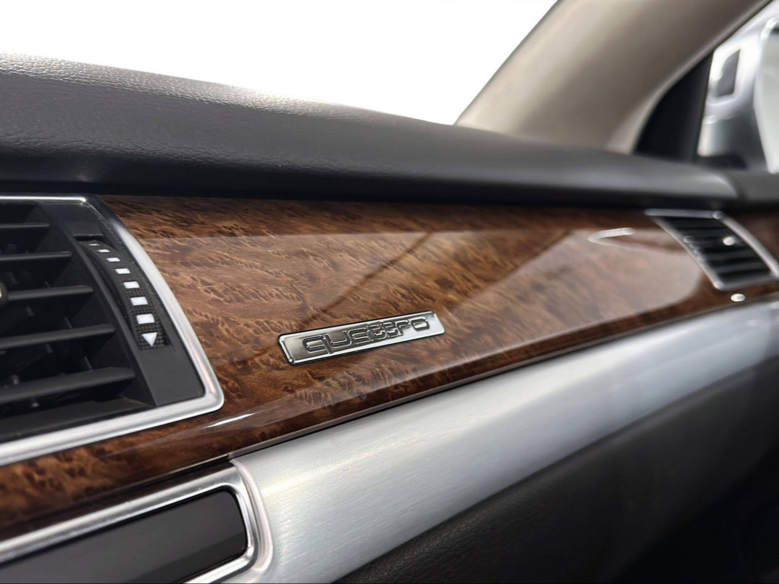 AUDI S8 5.2 V10 quattro tiptronic-image-27