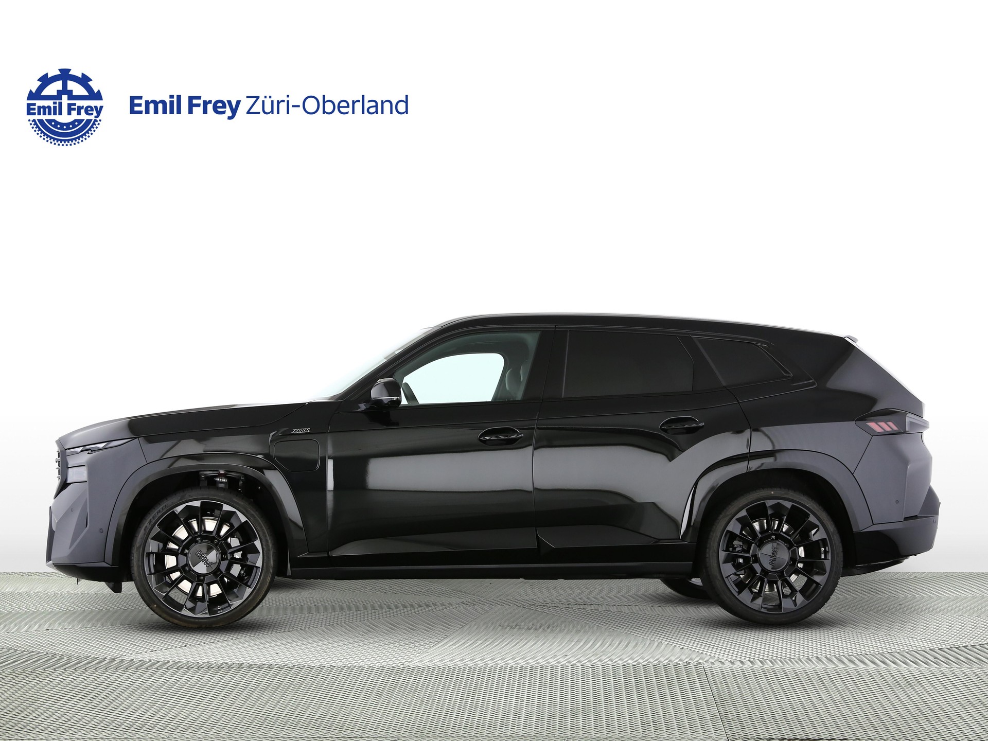 BMW XM 50e Plug-in Hybrid-showroom-element-1